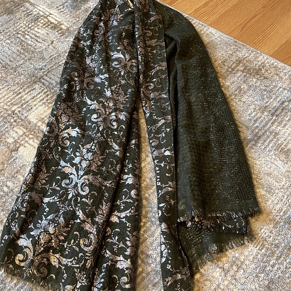 Shawl - Picture 2 of 3